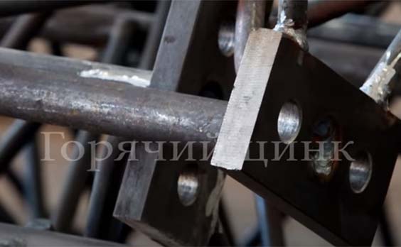 Горячее цинкование крупным планом